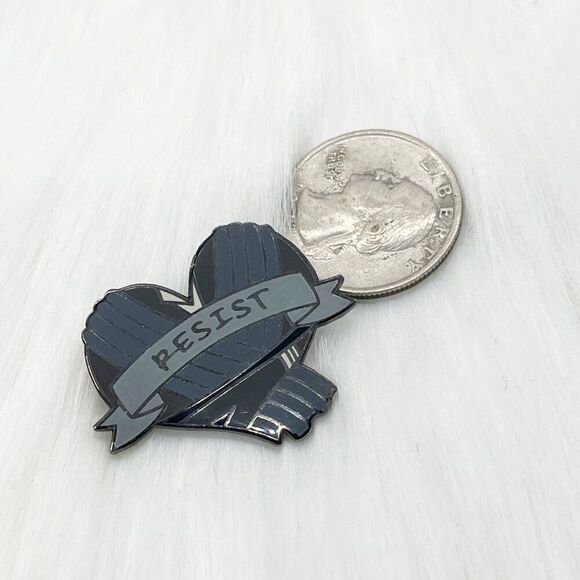 🔮‎ 5/$25 Resist Heart Pin - Picture 2 of 2